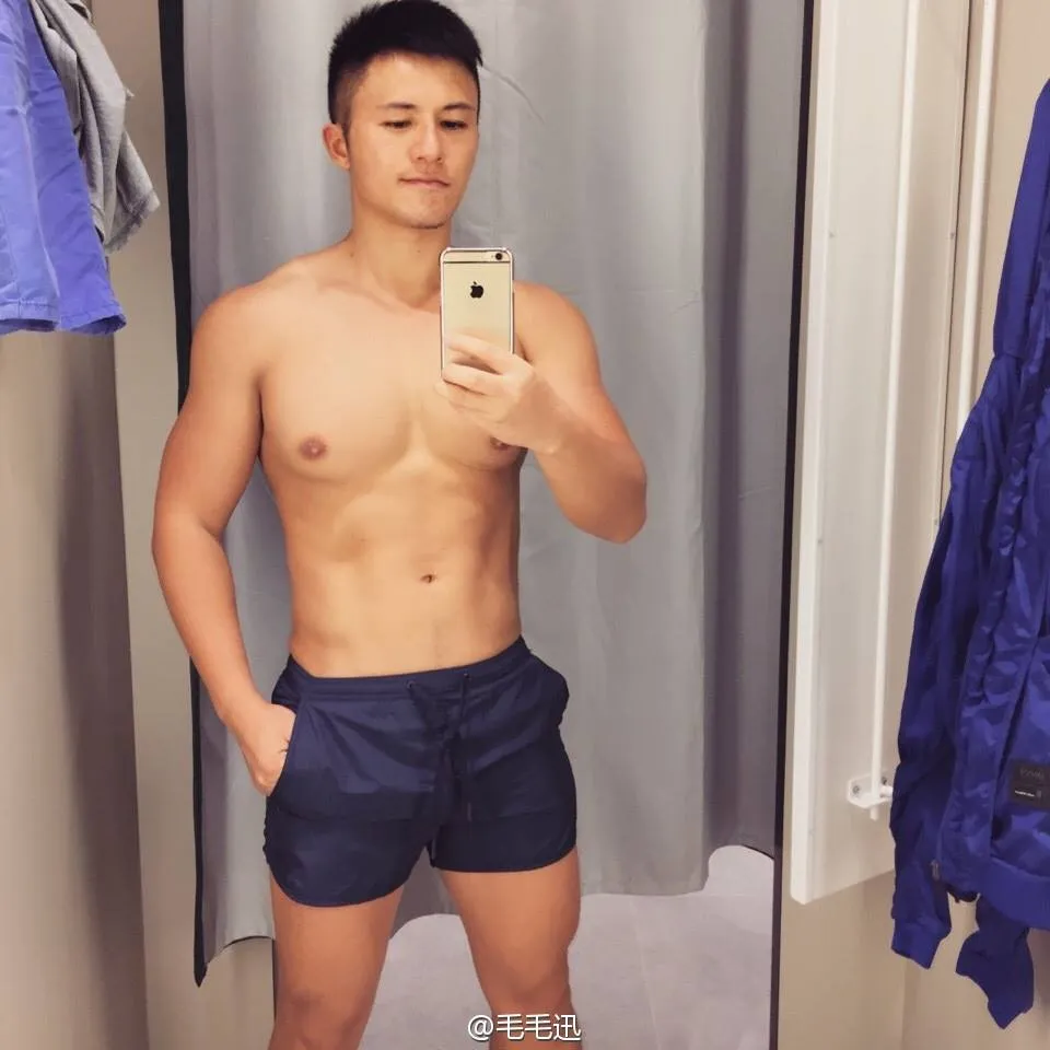 为什么TXL拍照都很爱抿嘴？-NICEOLO