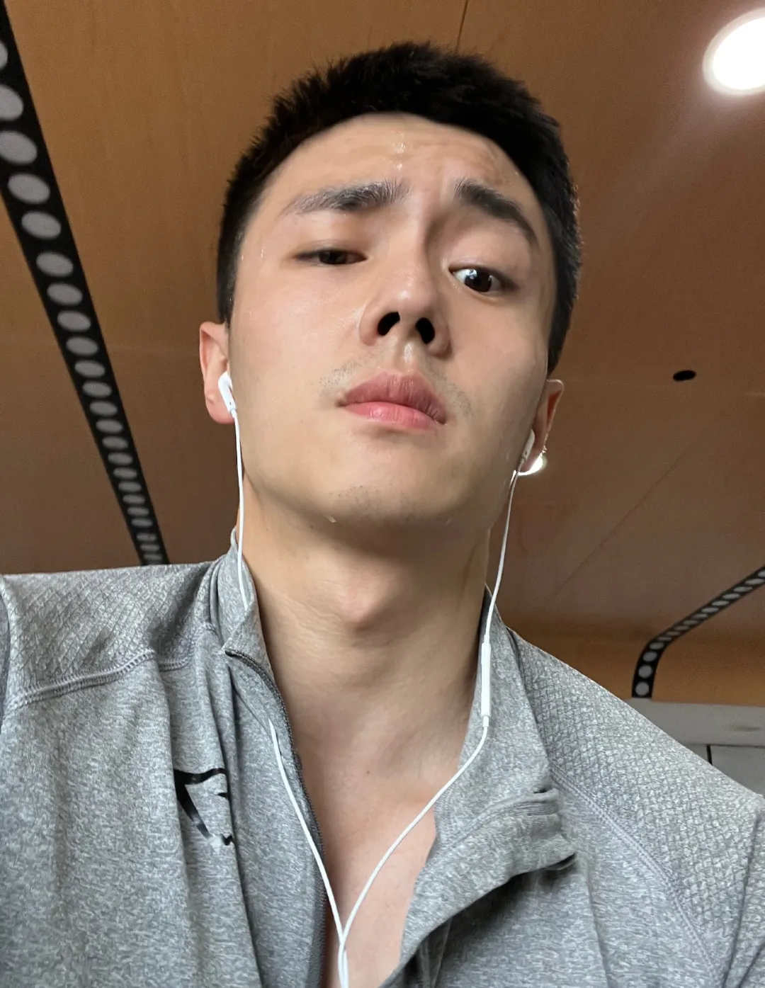 “公0️⃣天花板”翟子路早就分手了?又能馋老公的身子颜值了!-NICEOLO