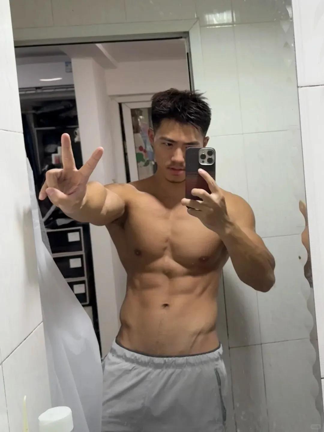 被这个乐刻肌肉教练帅晕，简直就是行走的荷尔蒙啊！-NICEOLO