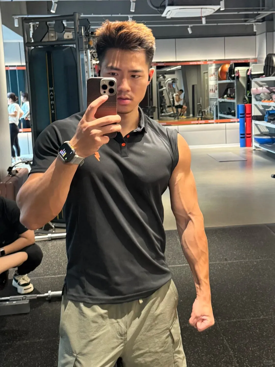 被这个乐刻肌肉教练帅晕，简直就是行走的荷尔蒙啊！-NICEOLO