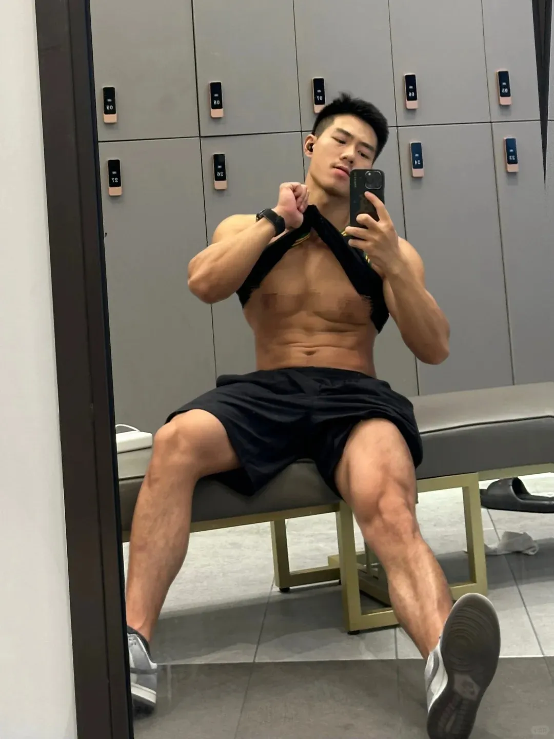被这个乐刻肌肉教练帅晕，简直就是行走的荷尔蒙啊！-NICEOLO