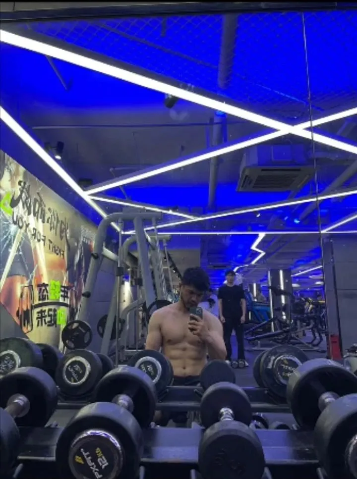 南京肌肉壮男最近很出圈,络腮胡麒麟臂,行走的荷尔蒙!-NICEOLO