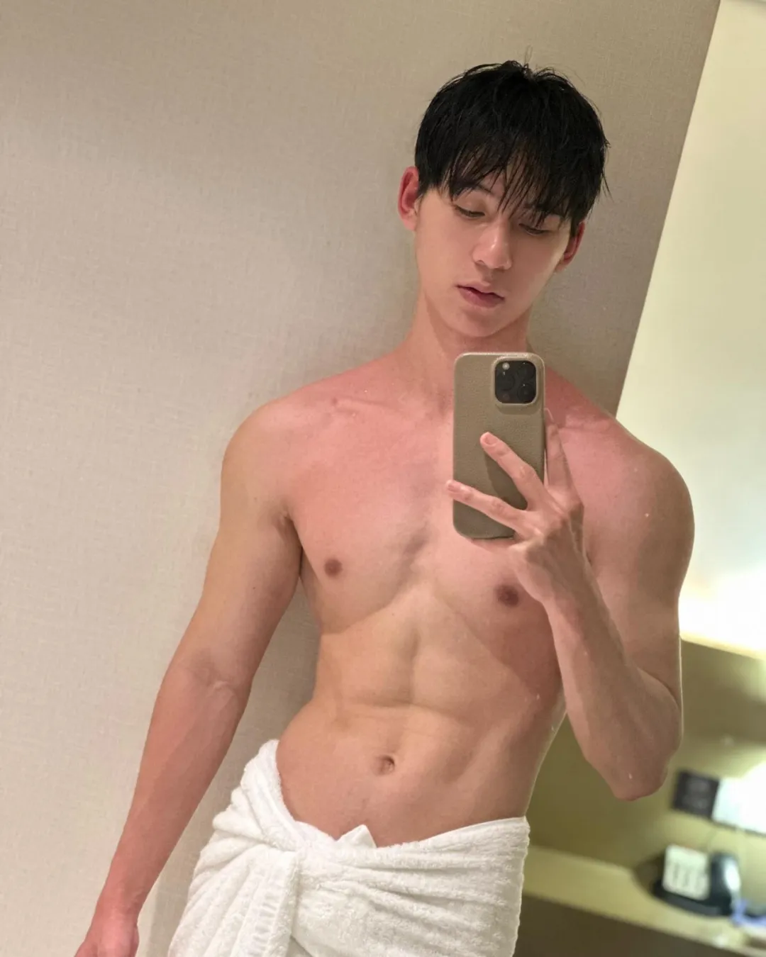 浙江肌肉男模最近很出圈，宽肩窄腰大长腿，拍内裤真的一绝！-NICEOLO