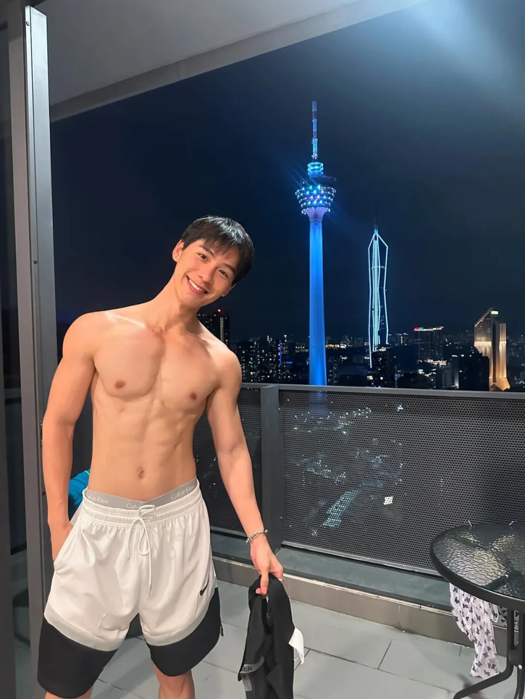 浙江肌肉男模最近很出圈，宽肩窄腰大长腿，拍内裤真的一绝！-NICEOLO