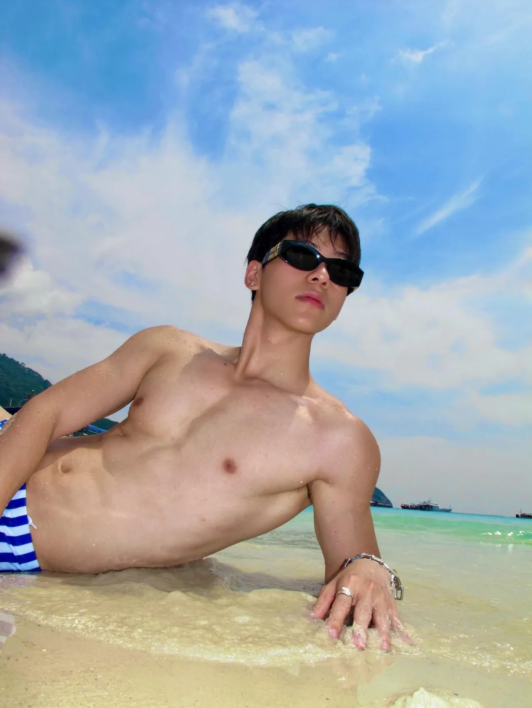 浙江肌肉男模最近很出圈，宽肩窄腰大长腿，拍内裤真的一绝！-NICEOLO