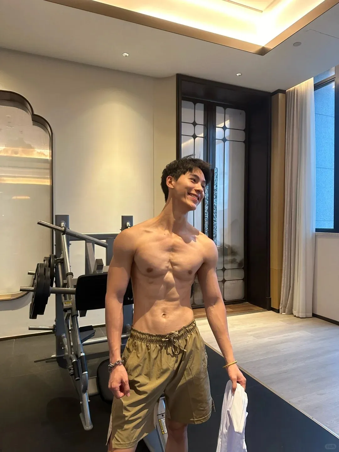 浙江肌肉男模最近很出圈，宽肩窄腰大长腿，拍内裤真的一绝！-NICEOLO