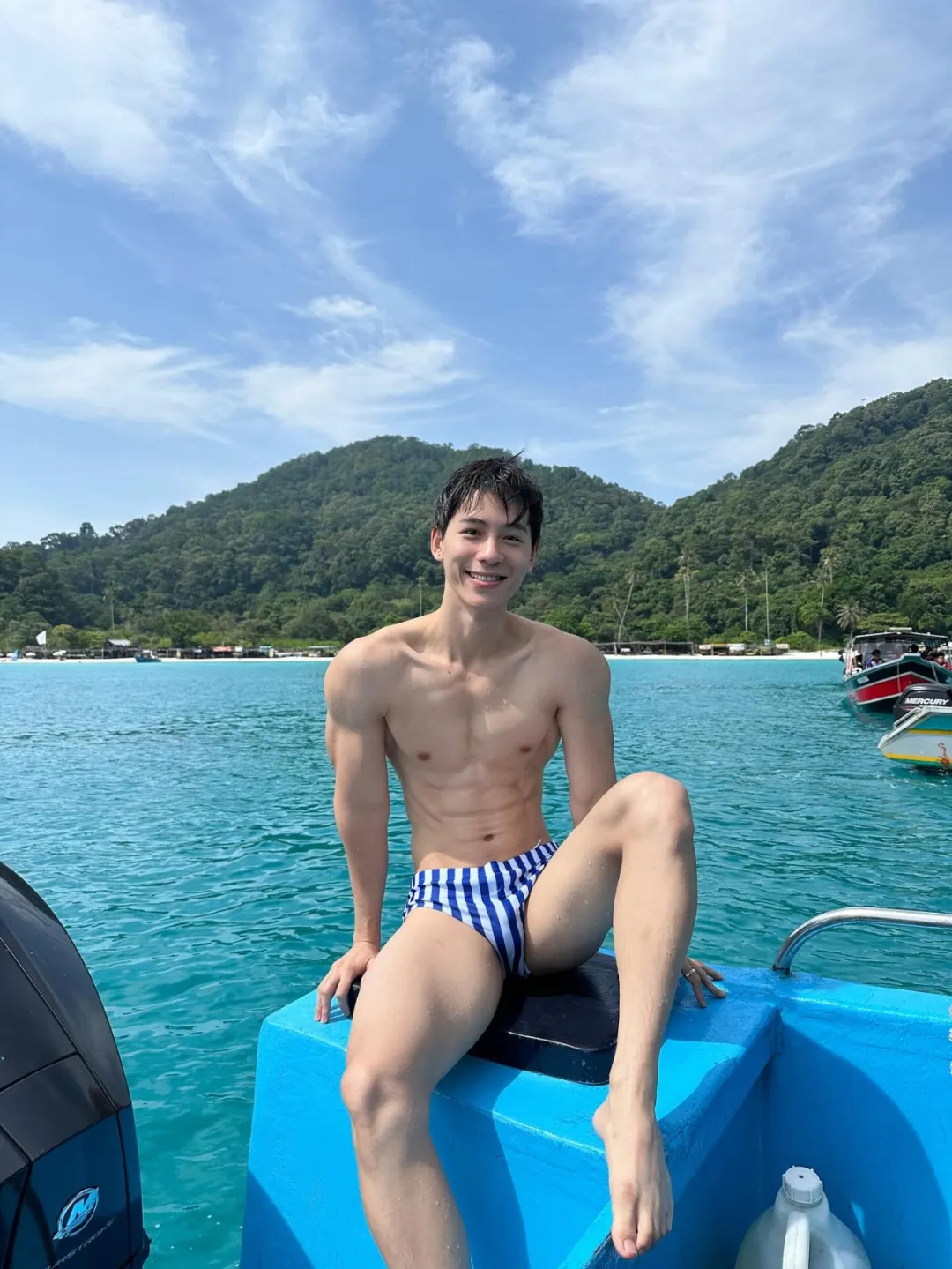 浙江肌肉男模最近很出圈，宽肩窄腰大长腿，拍内裤真的一绝！-NICEOLO