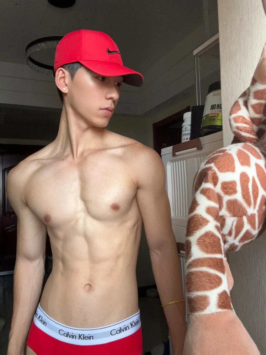 浙江肌肉男模最近很出圈，宽肩窄腰大长腿，拍内裤真的一绝！-NICEOLO